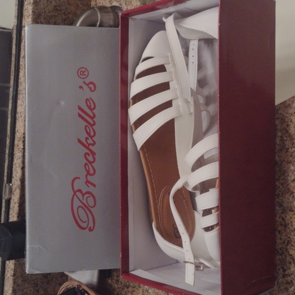 Breckelle's shoes size 8.5